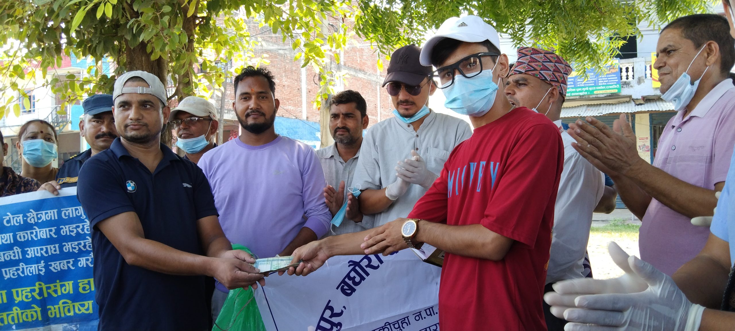 मोतिपुर बघौरा बजार व्यवस्थापन समिती द्धारा उर्मिला भण्डारीलाई सहयाेग.