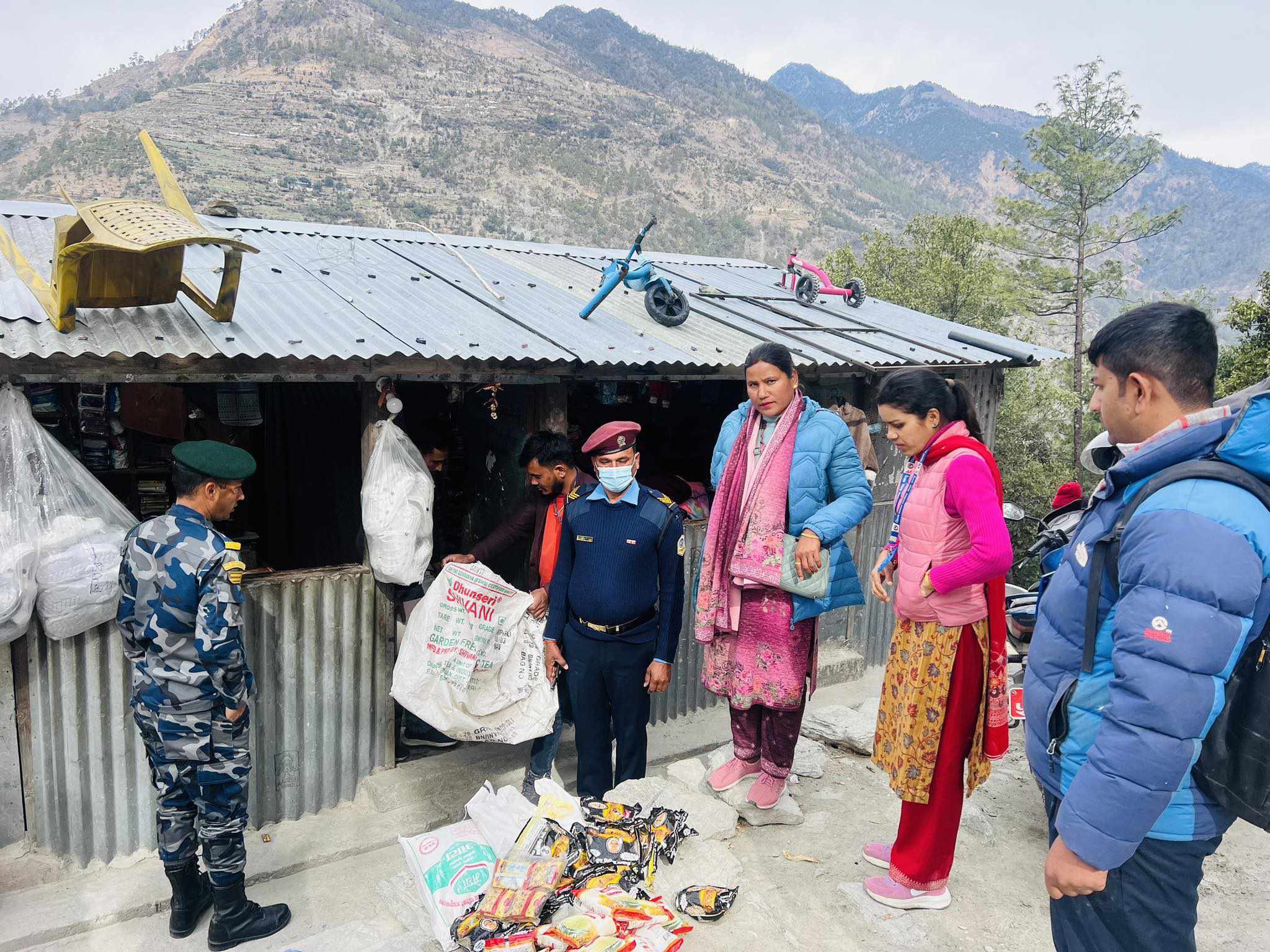 बझाङ तलकाेट गाउँपालीकामा अनुगम म्याद गएका सामाग्री नियन्त्रणमा