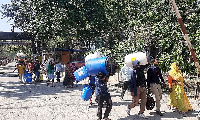 विषु पर्व मनाउन घर फर्कँदै सुदूरपश्चिमेली