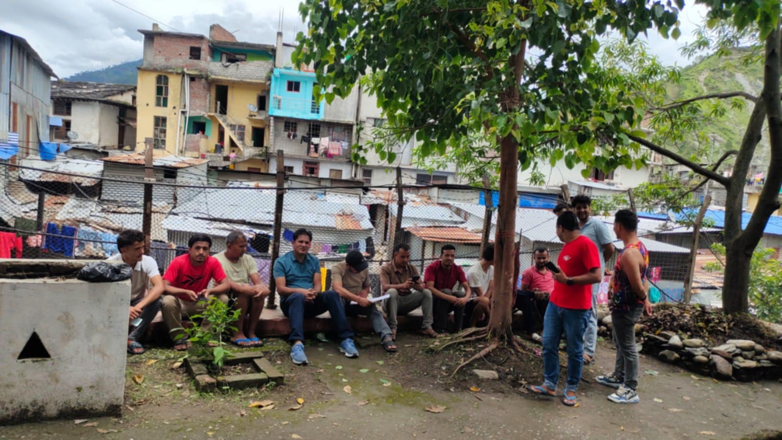 नेपाल माेवाईल व्यावसायिक सँघ बझाङकाे बैठक बस्याे