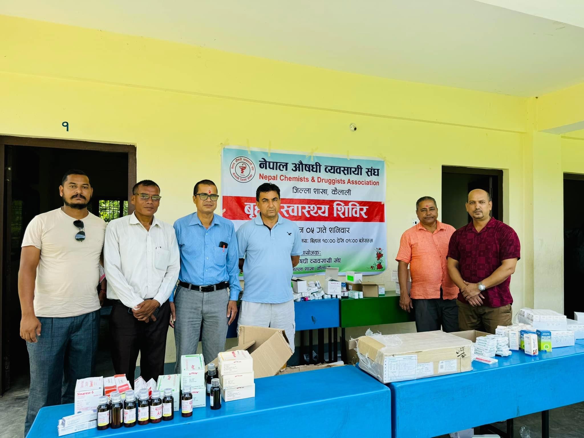 कैलाली अस्पताल र औषधी ब्यवसायी सघंद्वारा स्वास्थ्य शिविर, ४ सय ४७ जना  लाभान्वित ।