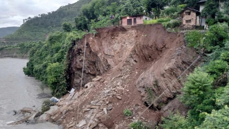 सुतिरहेका करनलाई पहिरो संगै सेतिले बगाएपछि