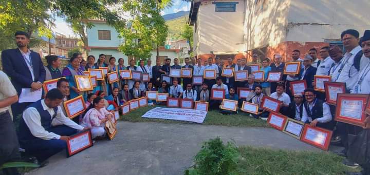 बझाङका सबै स्वास्थ्यकर्मी सम्मानित