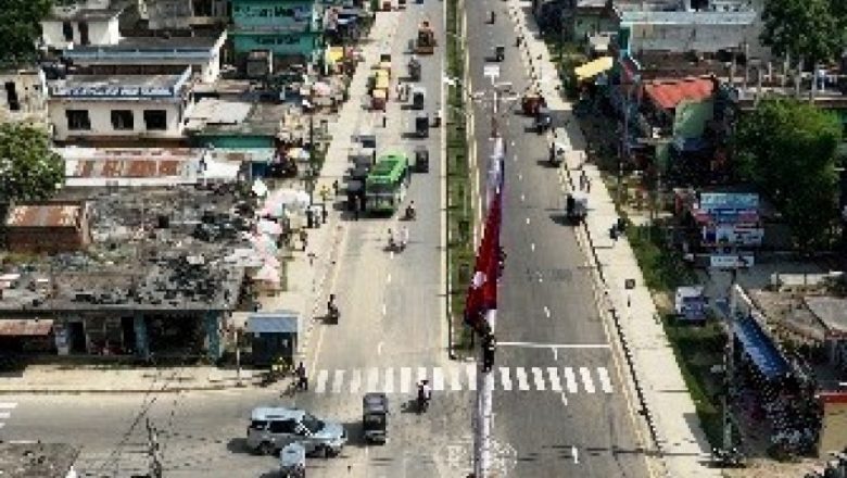 कैलाली क्याम्पसका विद्यार्थीले फहराए क्याम्पस चोकमा १२ फिटको झण्डा