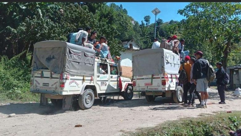 बझाङको खप्तडछान्नामा कार्यान्वयन भएन तोकिएको नयाँ भाडादर, सिट क्षमताभन्दा बढी यात्रु ओसारपसार