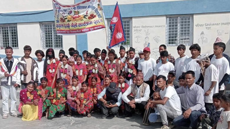 नीजि शिक्षक पाल्न अछाममा युवा क्लबले देउसी भैलो खेलेर ३ लाख संकलन