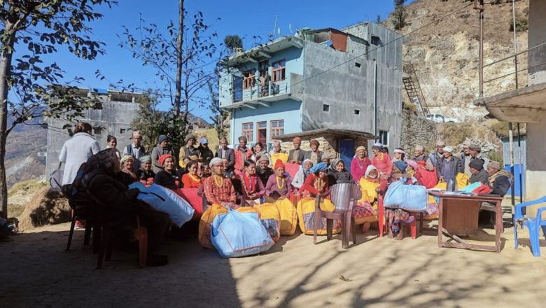 बझाङको  वित्थडचिरमा १२५ जनालाई बल्याङ्केट वितरण