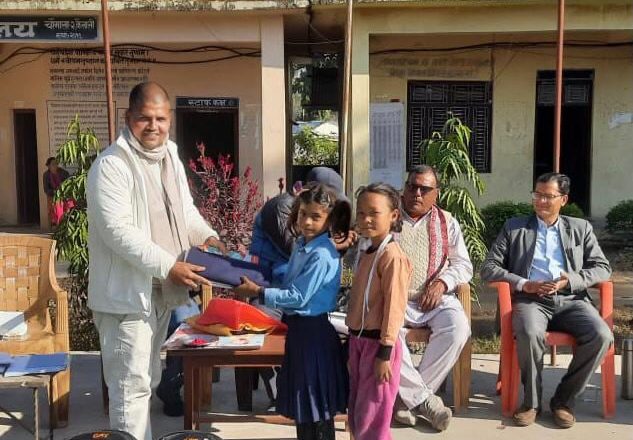 समाजसेवी हेमन्त राज जोशीको पहलमा सिबिन नेपालद्वारा शैक्षिक सामाग्री वितरण