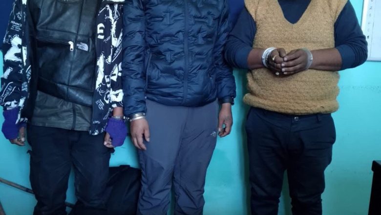 नागढुङा  इन्चार्ज हिक्मत थापाको कमाण्डमा खैरो हेरोईनसहित ३ जना पक्राउ