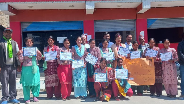 बझाङमा १२ जना महिलालाई १५ दिने सिलाई कटाई पुनःताजकिय तालिम प्रदान