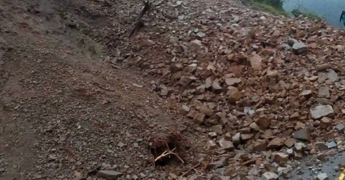 बझाङमा दुई स्थानमा पहिरो, जयपृथ्वी राजमार्ग अवरुद्ध