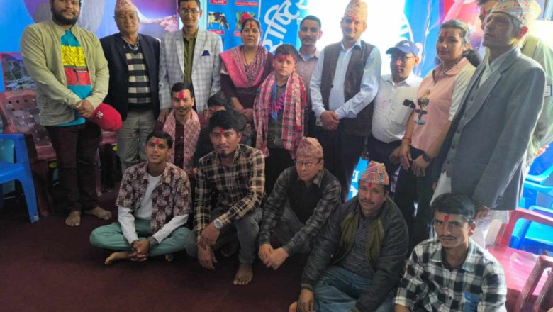 विश्व रेकर्ड राख्ने खेलाडी खड्कालाई रास्वपा बझाङद्वारा सम्मान