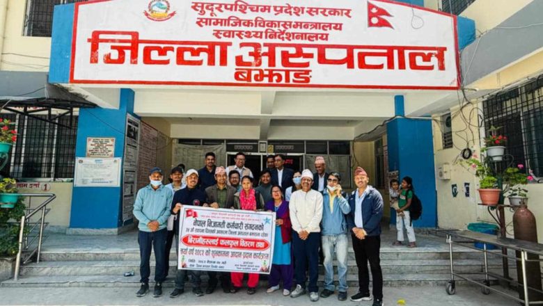 निजामती कर्मचारी संगठनद्वारा स्थापना दिवसमा बिरामीलाई फलफूल वितरण, कार्यालयहरूमा भित्तेपात्रो बाँड्यो