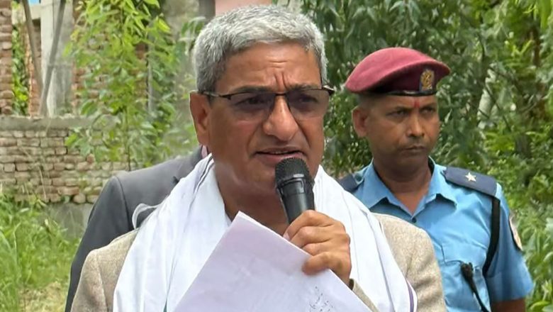 आफ्नै मन्त्रालयका कर्मचारीलाई देखाएर पन्छिन खोज्दै गृहमन्त्री लेखक