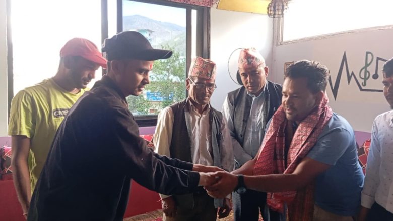 इन्चार्ज सिंहलाई बधाई तथा सम्मान