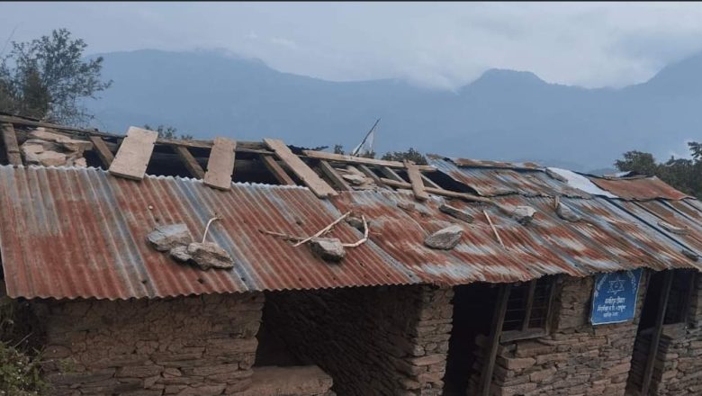 दार्चुलामा हावाहुरीले विद्यालयको छाना उडाएको दुई वर्ष, मर्मत अझै बाकी