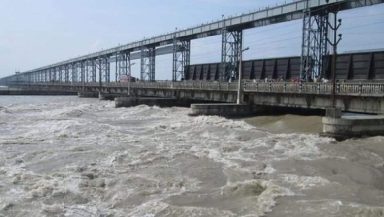 महाकाली नदीमा पानीको बहाव उच्च: शारदा ब्यारेजमा चारपाङ्ग्रे सवारीसाधन आवागमन रोक