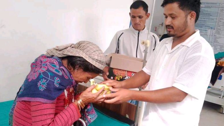 जन्मदिनको अवसरमा बिरामीलाई फलफूल वितरण