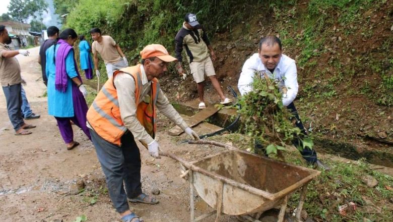 सुनकुडा बजार र सुनकुडा माविमा डेंगु नियन्त्रणका लागि सरसफाइ