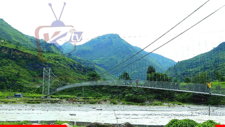 बाढीले बगाएको चार वर्षपछि पुनःनिर्माण भयो देउरा–रेगम जोड्ने झुलुङ्गे पुल