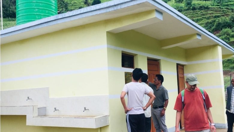 बझाङका दुई विद्यालयलाई सुविधा सम्पन्न शौचालय हस्तान्तरण