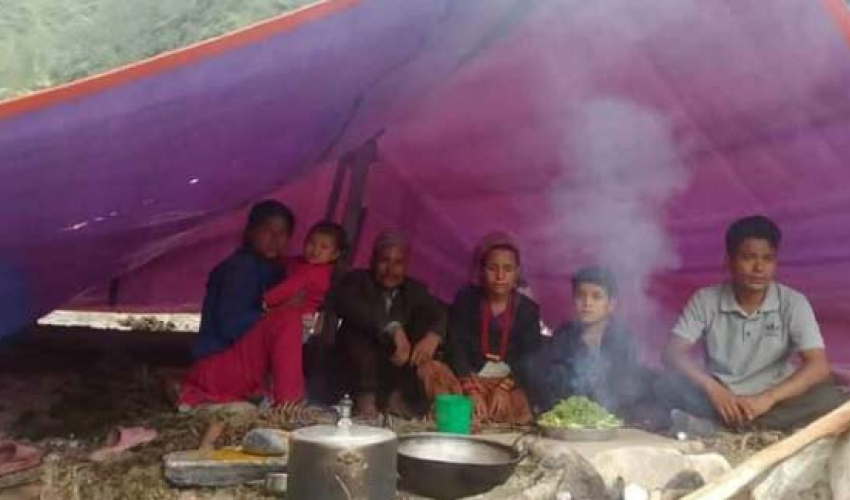 बाजुराको रुगिनका बाढी–पहिरो पीडितको चाडपर्व त्रिपालमै