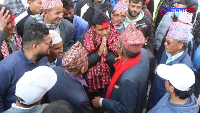 बुंगलमा ऐन महरको शक्ति प्रदर्शनः घरदैलोमा थामिनसक्नु भीड