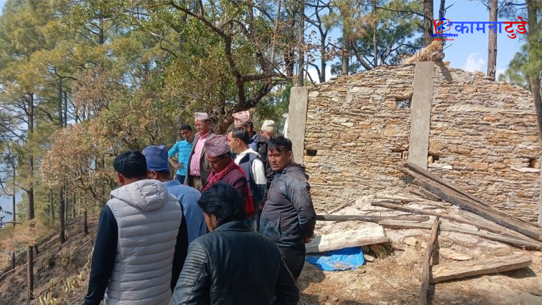 आगलागीबाट ध्वस्त मष्टा बण्डाली मन्दिरको उम्मेदवार साउँदद्वारा निरीक्षण, पुनःनिर्माणका लागि पहल गर्ने