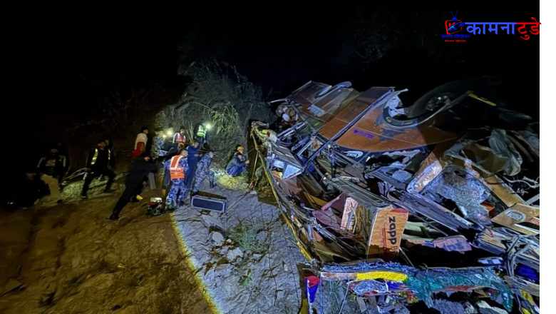 त्रिशूलीमा बस खस्दा १७ जनाको मृत्यु, २३ घाइते