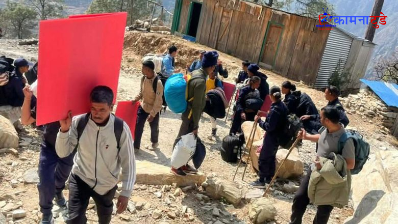 साइपाल गाउँपालिकाका मतदान केन्द्रमा पुग्न कर्मचारीलाई तीन दिन पैदल यात्रा