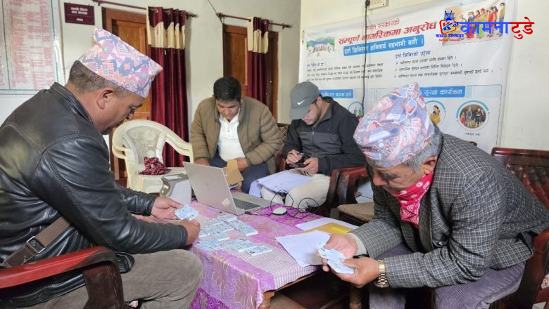 बझाङको बित्थडचिरका वडावडामा डिजिटल राष्ट्रिय परिचयपत्र वितरण गरिँदै