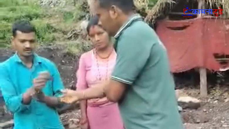 आगलागी पीडित परिवारलाई रु ३२ हजार बढी सहयोग हस्तान्तरण
