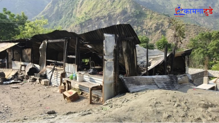 बझाङको भाँडे बजारमा भीषण आगलागी, दुई किराना पसल पूर्णरूपमा नष्ट