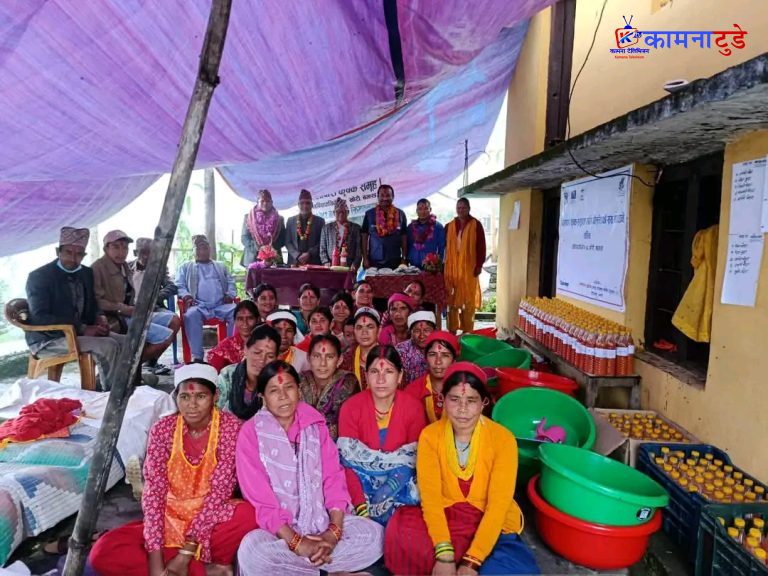 छबिसपाथिभेराको खोलापारी कृषक समूहका पदाधिकारीले सिके गोलभेडाबाट सस बनाउने सीप