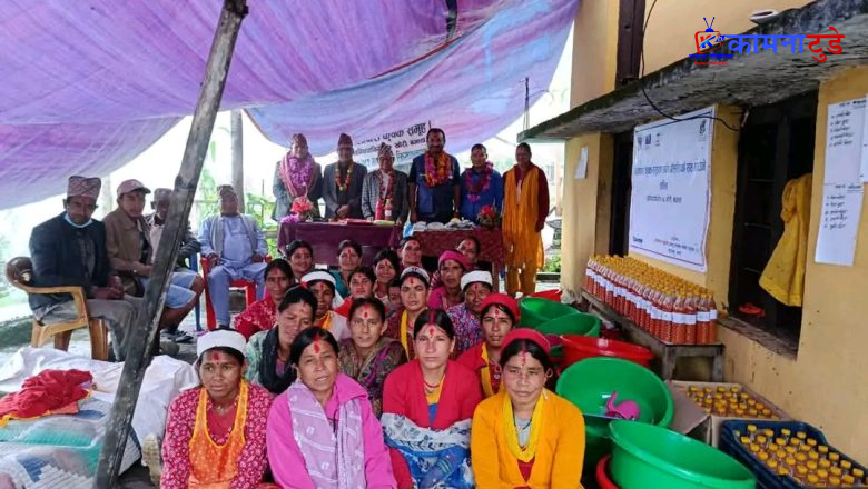 छबिसपाथिभेराको खोलापारी कृषक समूहका पदाधिकारीले सिके गोलभेडाबाट सस बनाउने सीप