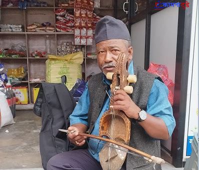 सारङ्गीको धुनसँगै पुर्ख्यौली पेसा जोगाउँदै यमबहादुर गन्धर्व