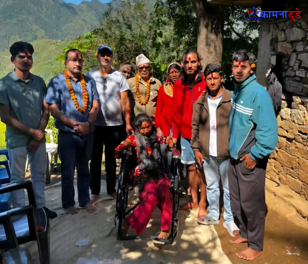 अपाङ्गता भएकी आशिकालाई विप्लव नेता मल्लद्वारा ह्विलचेयर वितरण